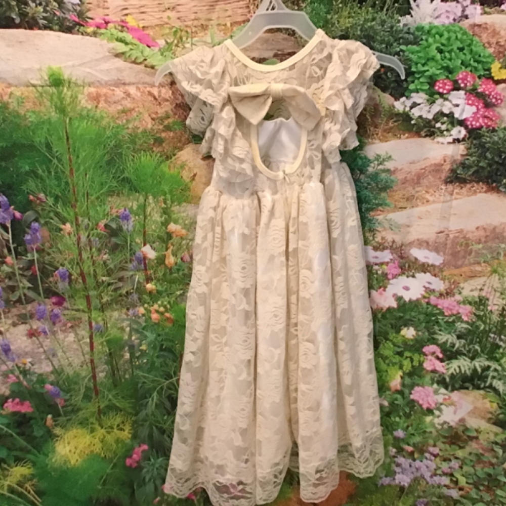 SALE STUNNING lace flower girl dress ruffle sleeve - Picture 3 of 8
